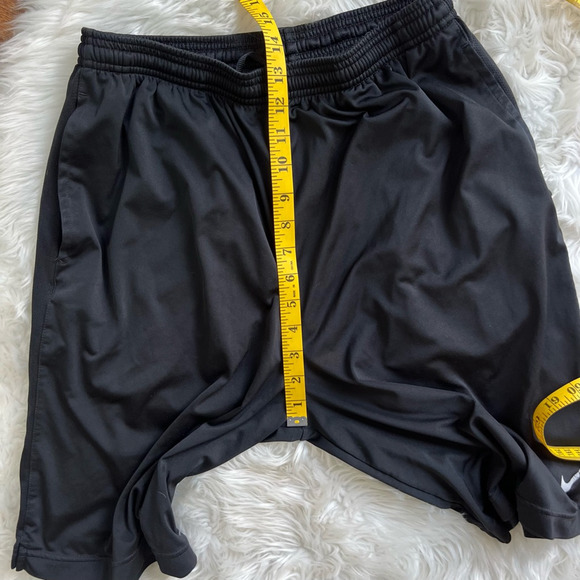 Nike Mens Fitness Shorts Black Flat Front Pockets Elastic Waist Light Weight M - Picture 3 of 8
